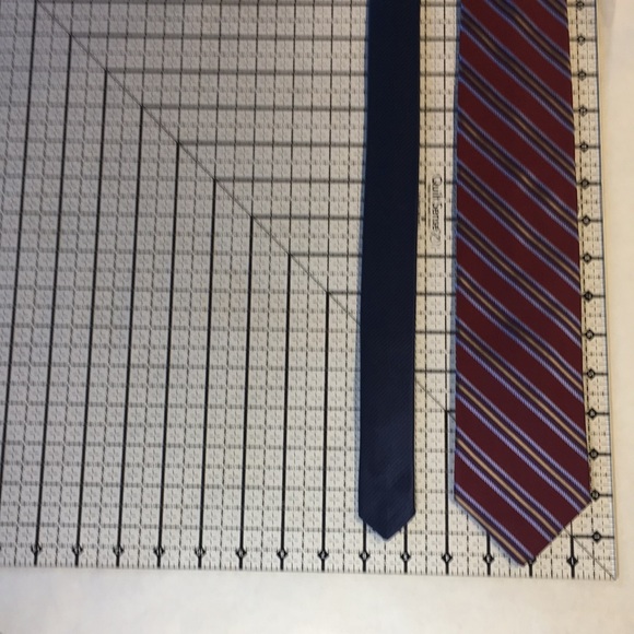 Tommy Hilfiger red with blue and gold diagonal stripes, 100% silk tie. LIKE NEW - Picture 9 of 9
